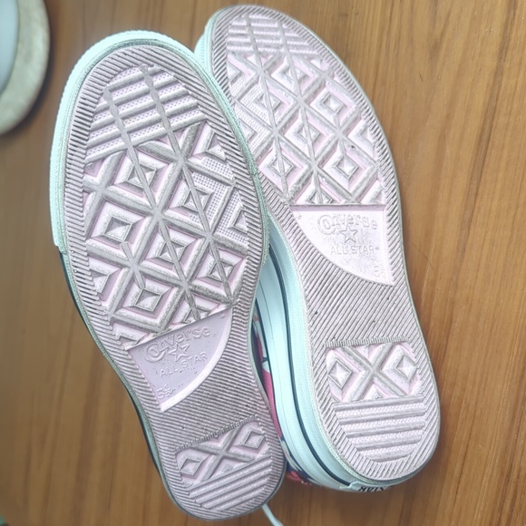 Converse - Picture 15 of 16